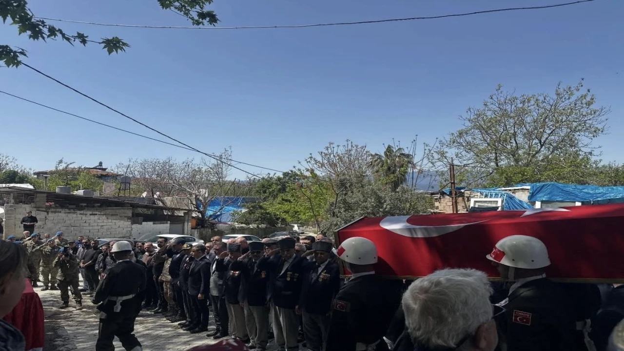 Defnede Kıbrıs Gazisi son yolculuğuna uğurlandı