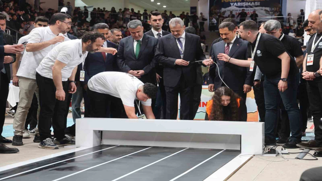 Depremin izlerinin silindiği Hatayda 4 bin 67 öğretmen ve öğrenci robot yarışmasında yarışacak