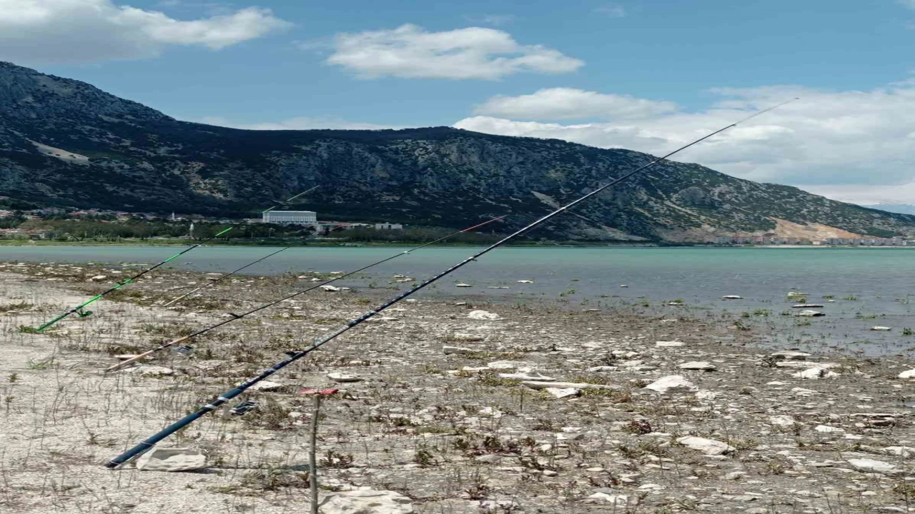 Eğirdir Gölünde amatör balıkçılık alanları yeniden düzenlendi