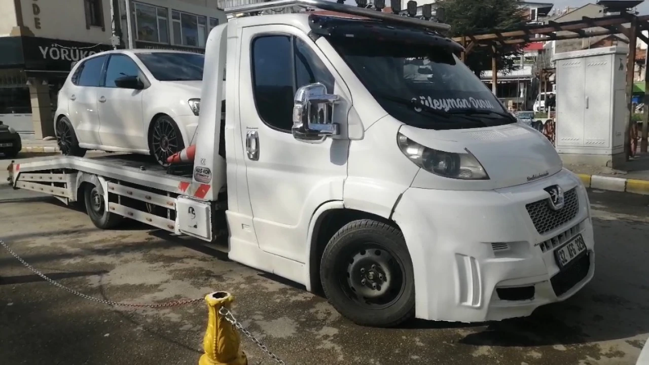 Egzoz patlatan araca 16 bin TL ve trafikten men cezası