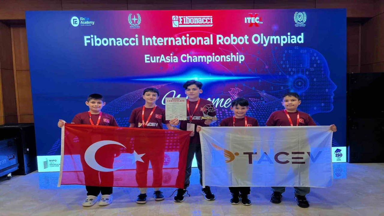 Fibonacci Uluslararası Robot Olimpiyatlarında ilk 3e girmek için mücadele ettiler