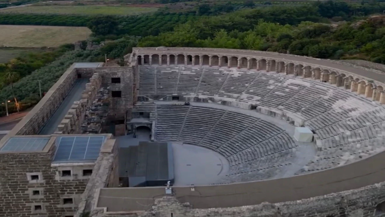 Fiziksel engelli bireyler Aspendos Antik Tiyatrosunu VR gözlükleri ile sanal ortamda gezdi