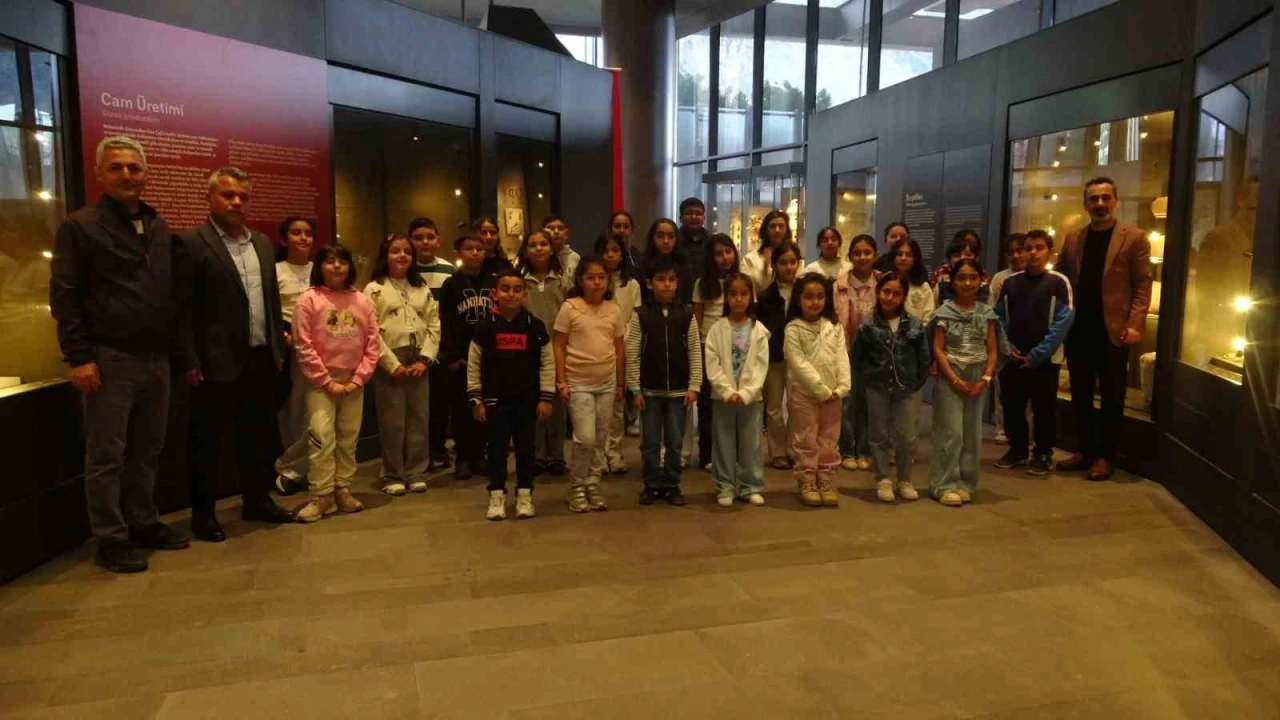 Gazele Gazel Korosunun çocuk sanatçıları Antakyanın tarihi noktalarını gezdi