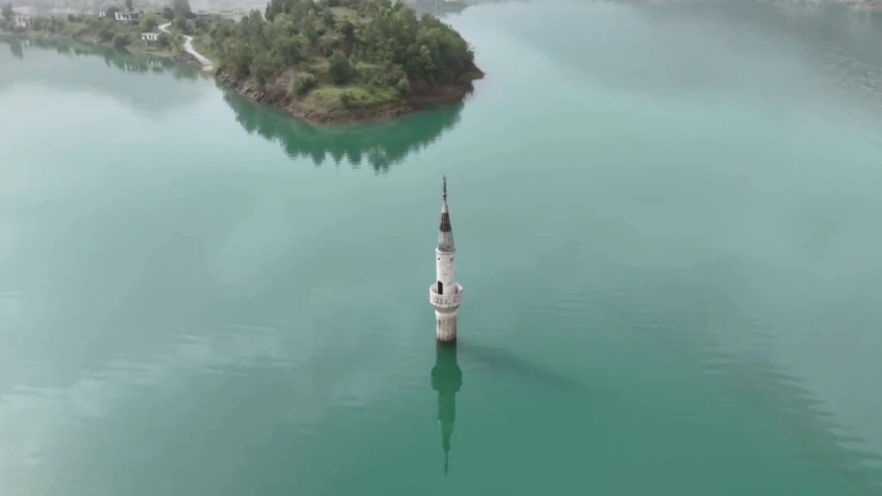 Geçmişin izi su üstünde: Minare ayakta