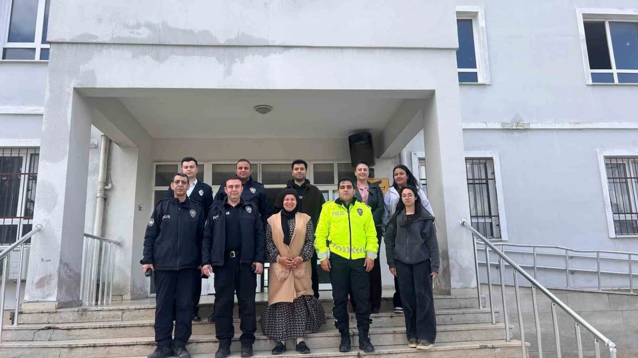 Gerçeğini aratmayan kavgayla yapılan sürpriz polisleri tebessüm ettirdi