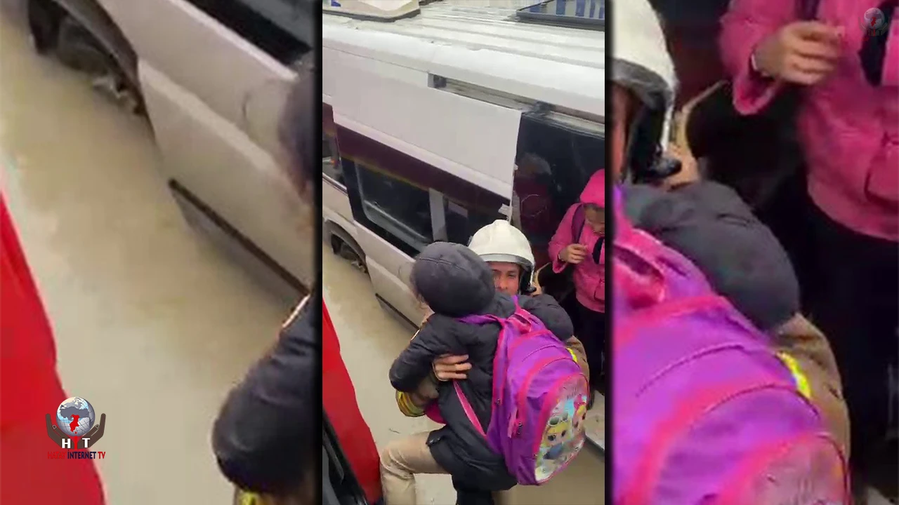 Göle dönen yolda mahsur kalarak korku dolu anlar yaşayan servisteki öğrencileri itfaiye kurtardı