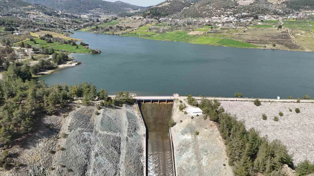 Hatayda 3 ayda kentin 547 günlük içme suyu depolandı