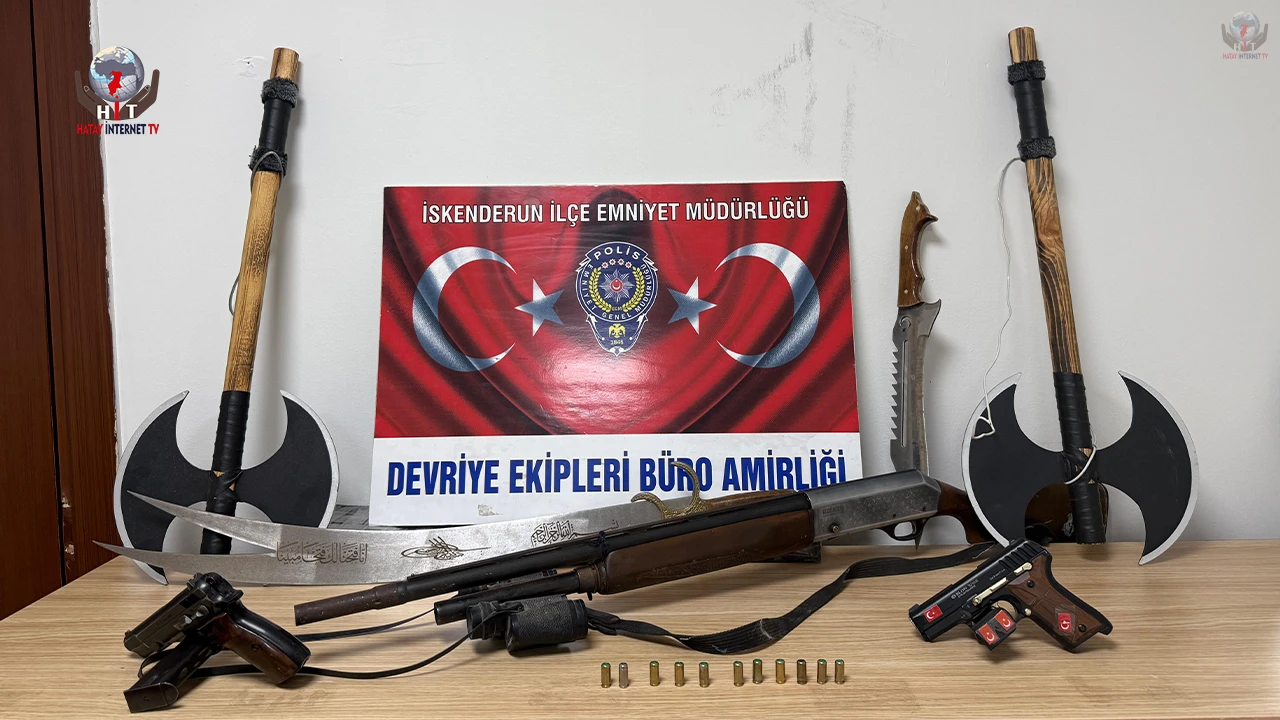 Hatay'da Balkonda Silah Sergileyen Şahıs Yakalandı