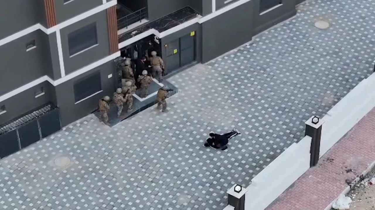 İkiz plakalarla ilçeleri gezip evlerden hırsızlık yaptılar, 11incisinde yakayı ele verdiler