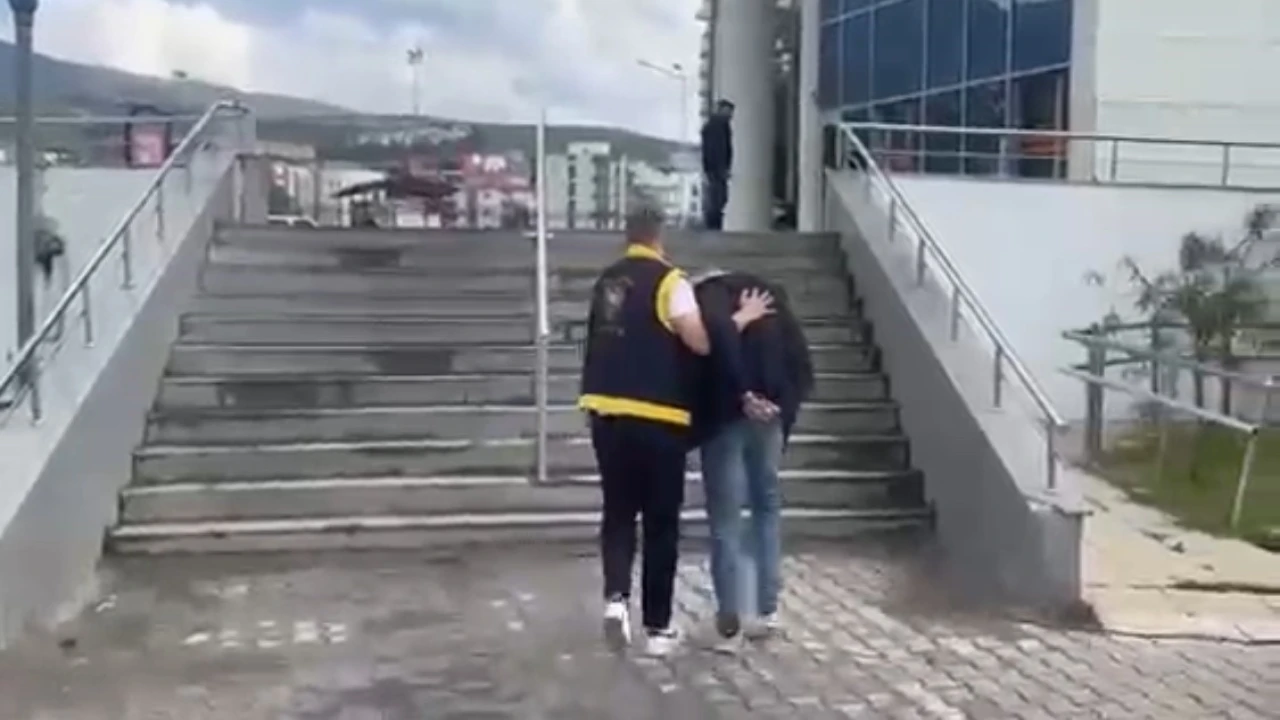 İskenderunda 2 yıl hapis cezasıyla aranan şahıs yakalandı