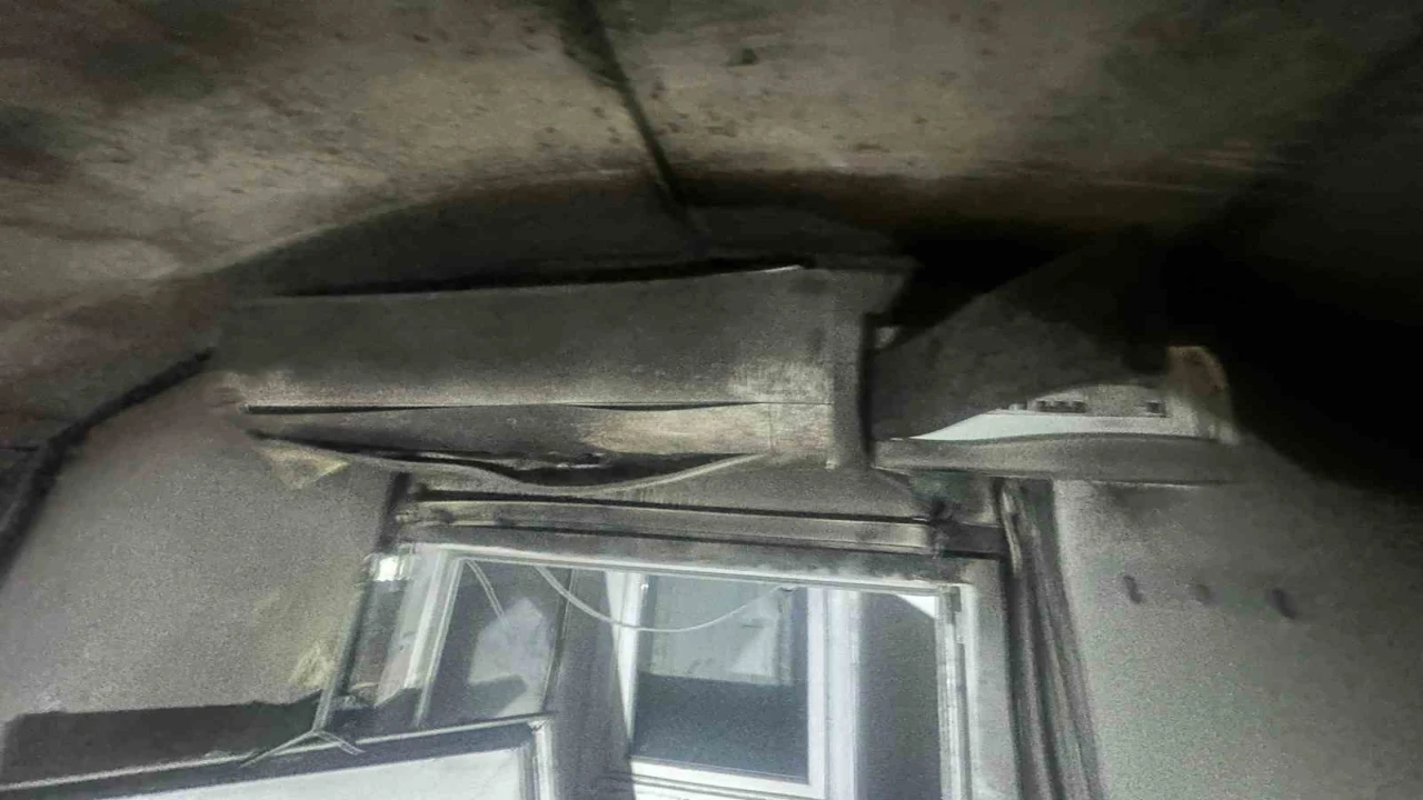 İskenderunda konteyner yangınında 2 kişi dumandan etkilendi