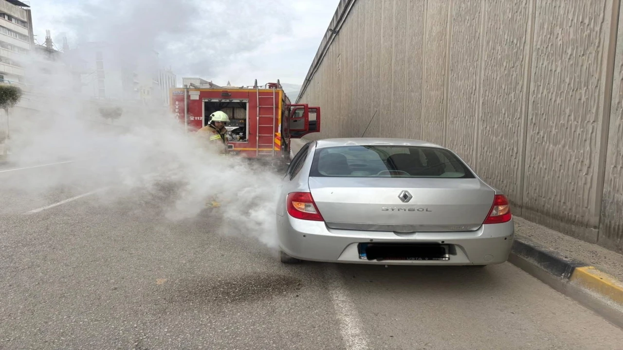 İskenderunda otomobil yangını