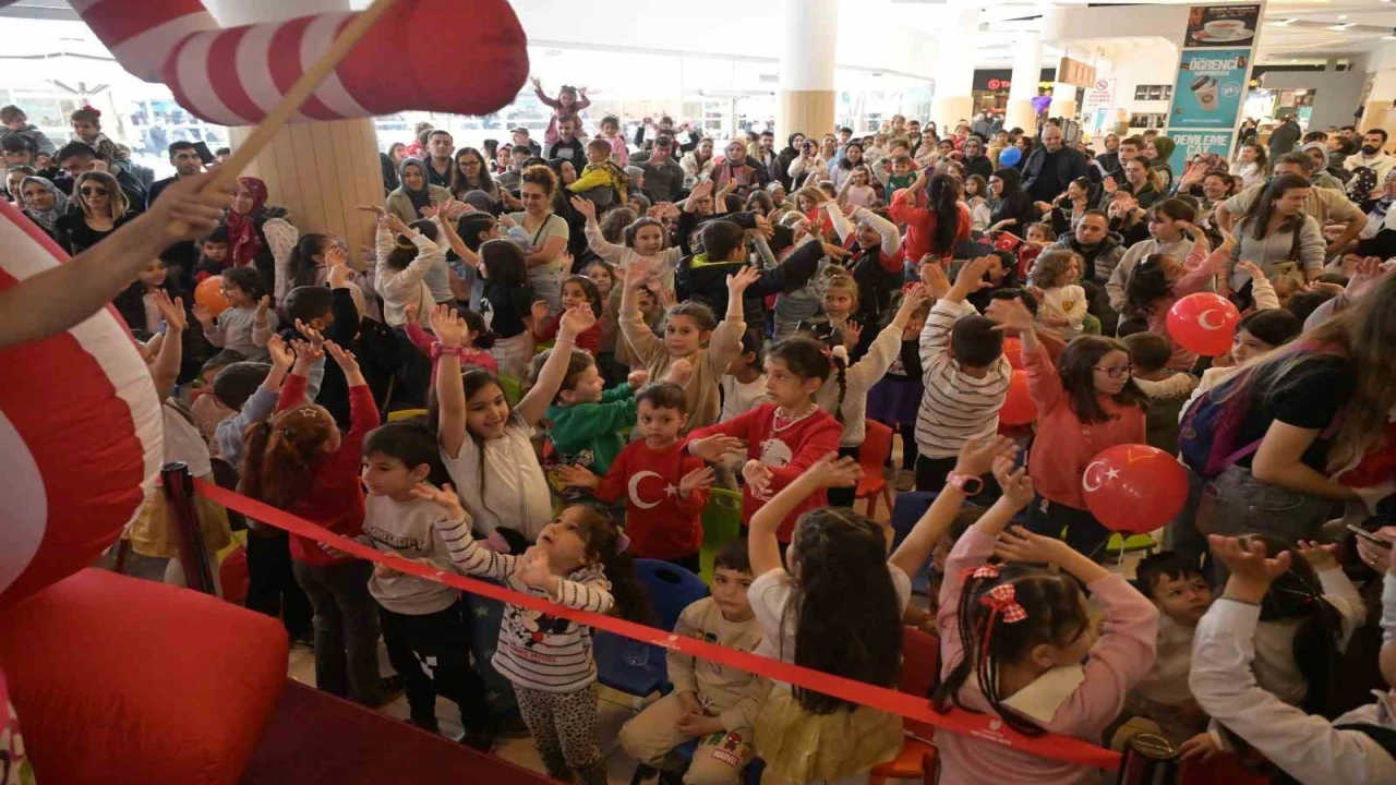 Isparta Belediyesinin 23 Nisan etkinliğinde renkli görüntüler