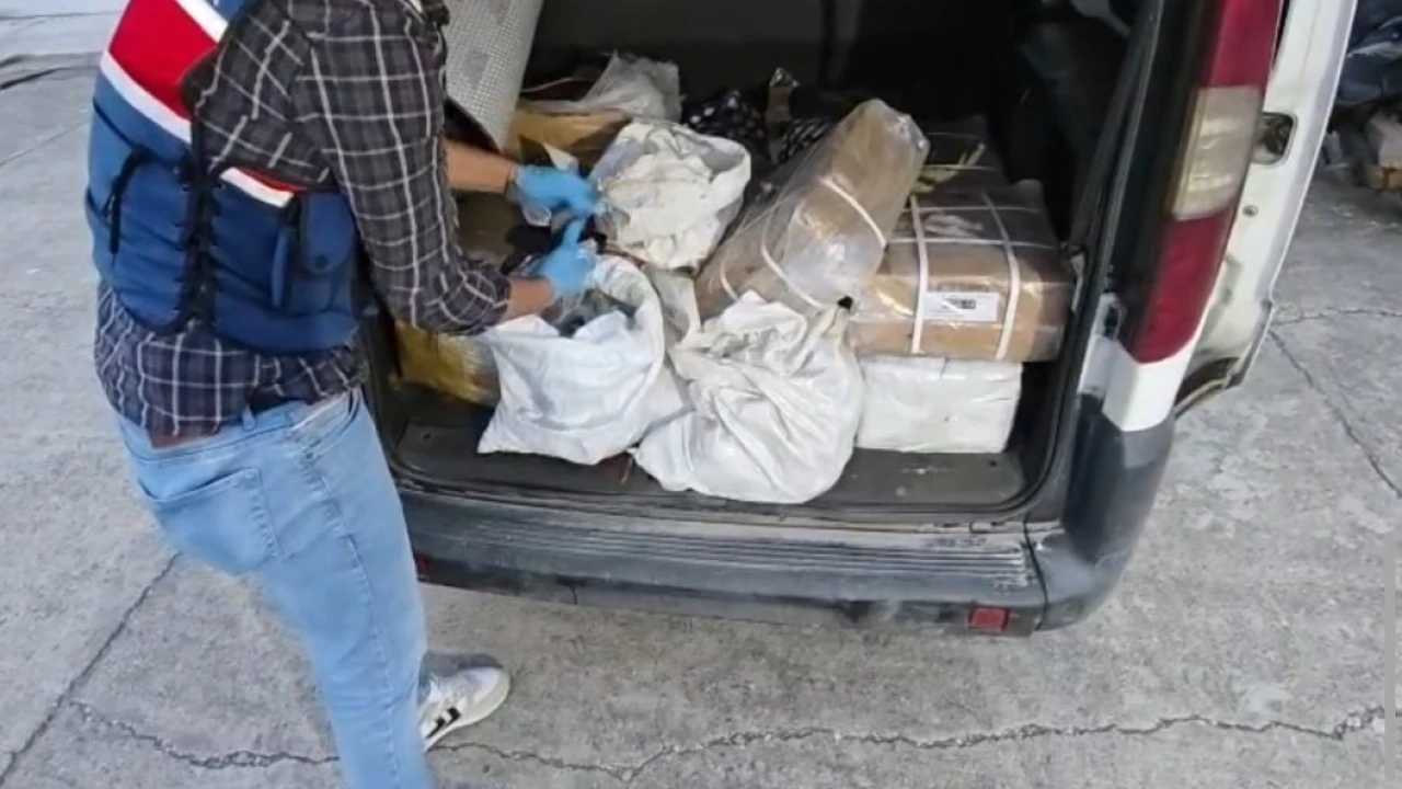 İstanbul ve Adanada dev silah operasyonu