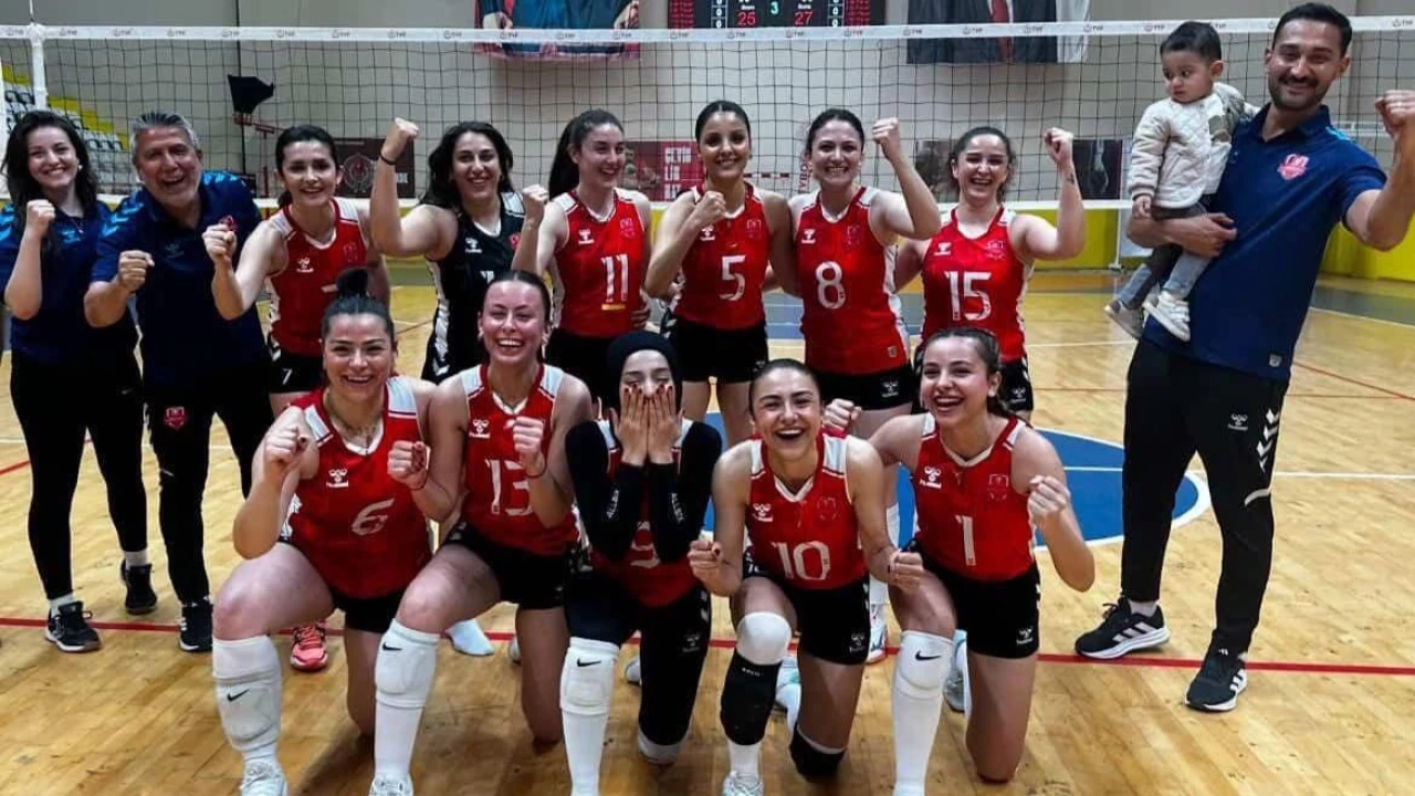 Kahramanmaraş Büyükşehir Belediyespor kadın voleybol takımı 2. Lige yükseldi