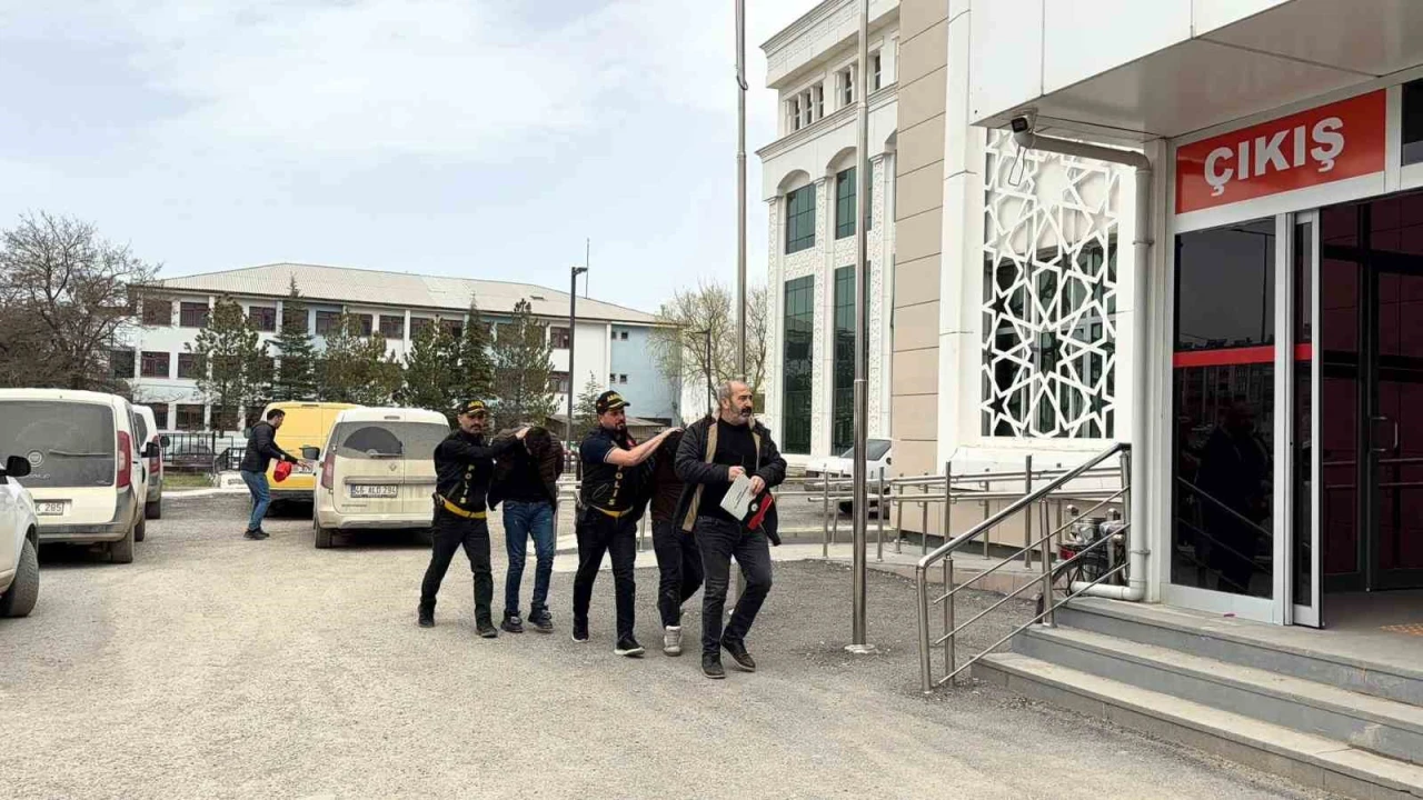 Kahramanmaraşta 2,1 milyonluk vurgun yapan sahte polisler yakalandı