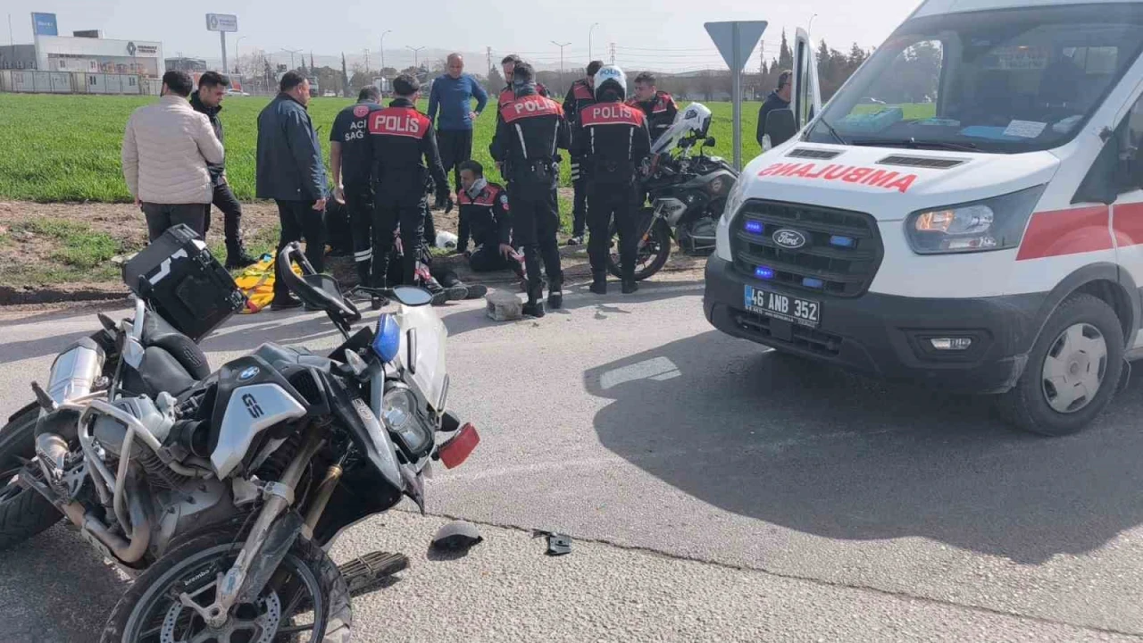 Kahramanmaraşta ehliyetsiz sürücü polislere çarptı: 2 polis yaralı