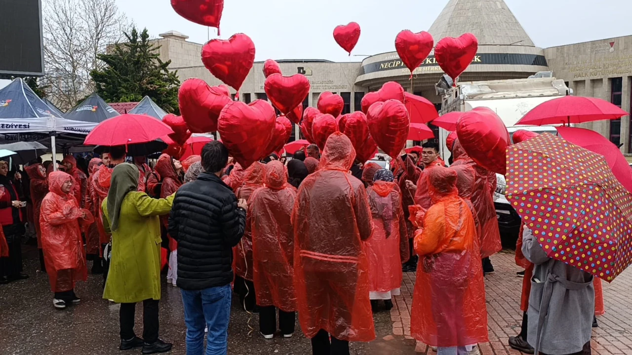 Kahramanmaraşta kalp balonlarıyla otizme dikkat çekildi