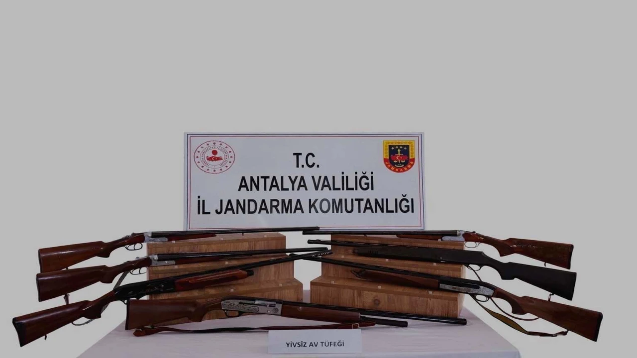 Kaşta 7 ruhsatsız av tüfeği ele geçirildi