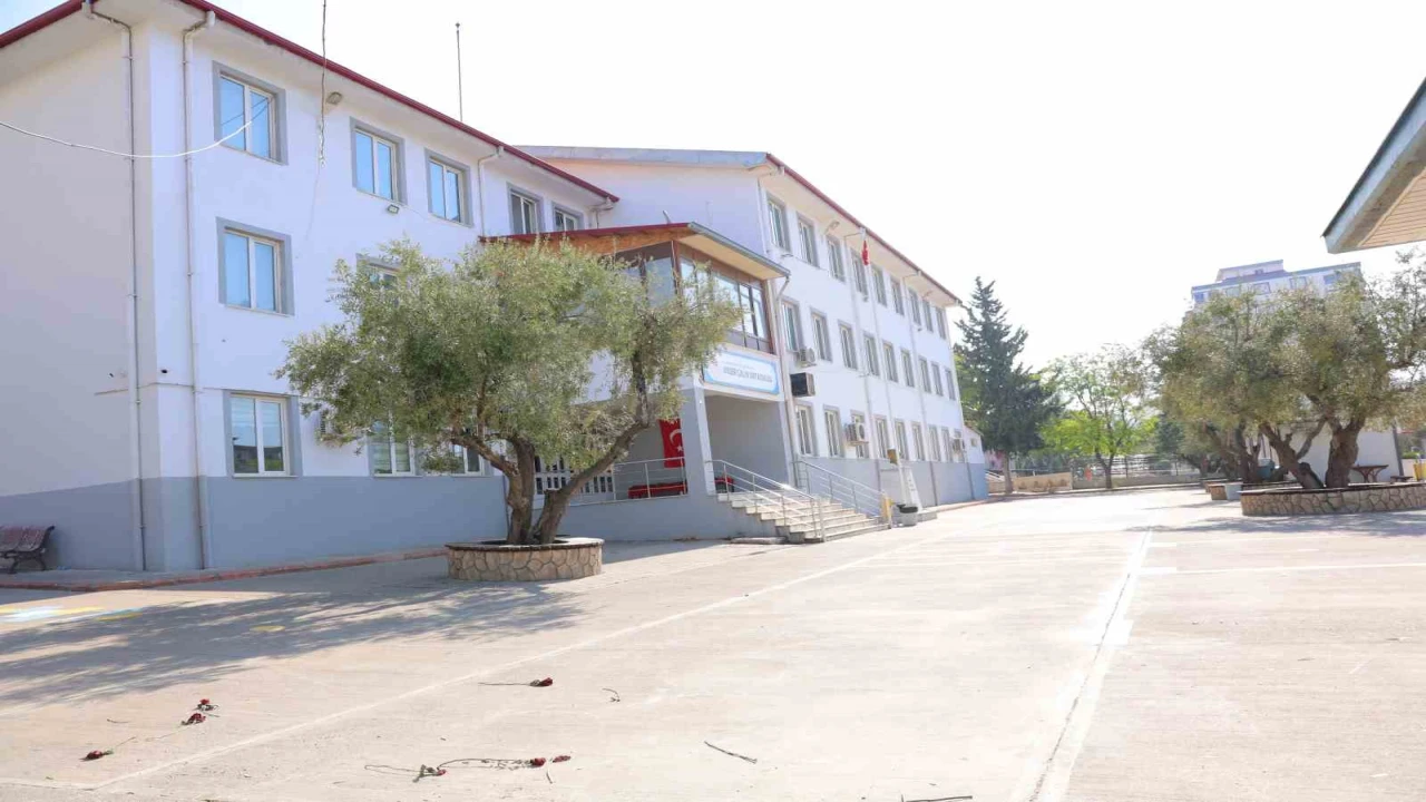 Katliamın yaşandığı Ayser Çalık Ortaokulu 23 Nisanda sessiz