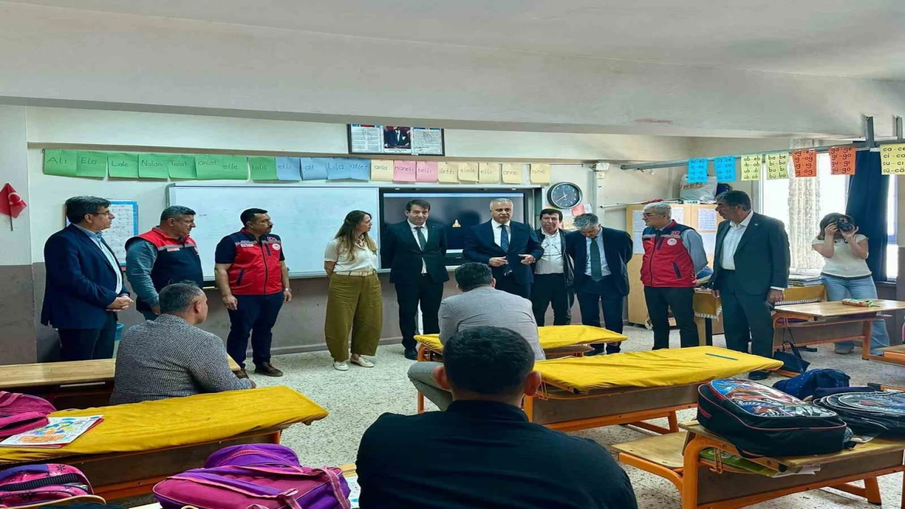 Kırıkhanda biçerdöver operatörleri eğitiliyor