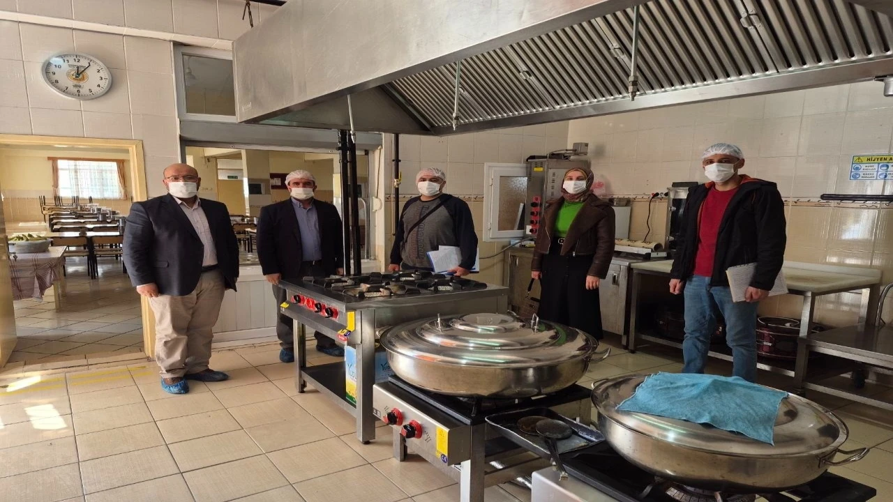 Korkutelinde okul kantin ve yemekhanelerine sıkı denetim