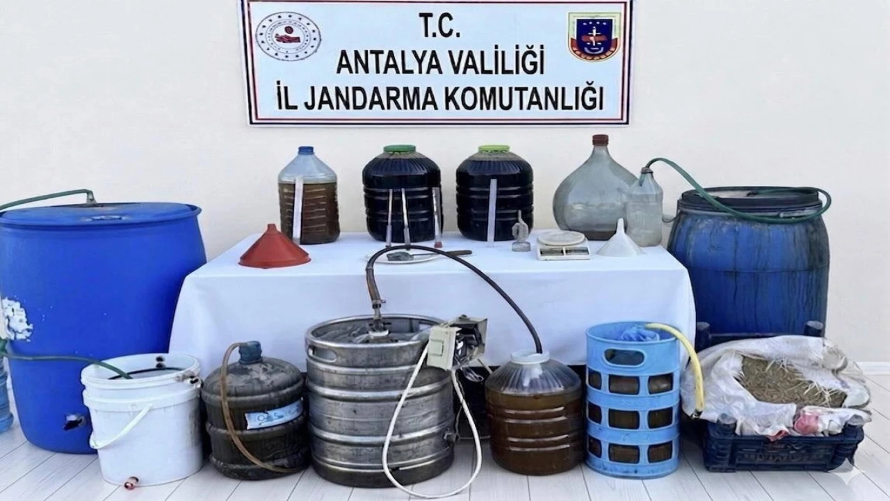 Kumlucada 800 litre kaçak alkol ele geçirildi