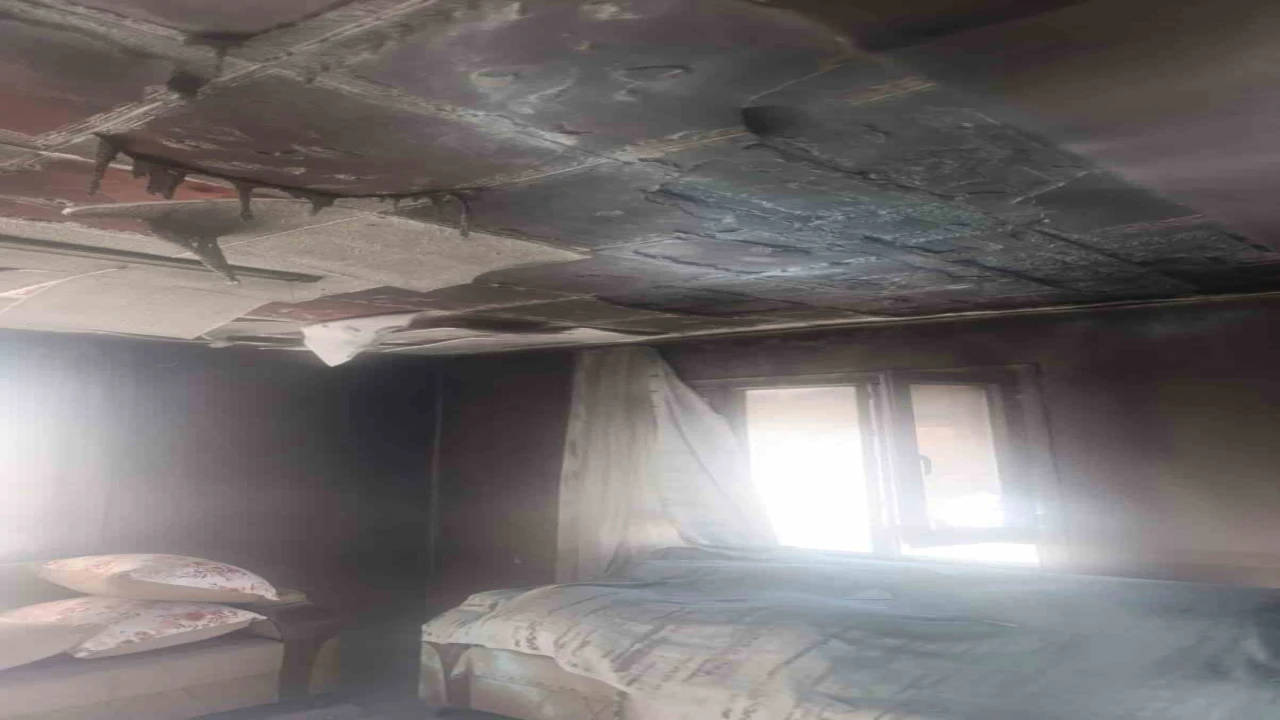 Kumluda ev yangını