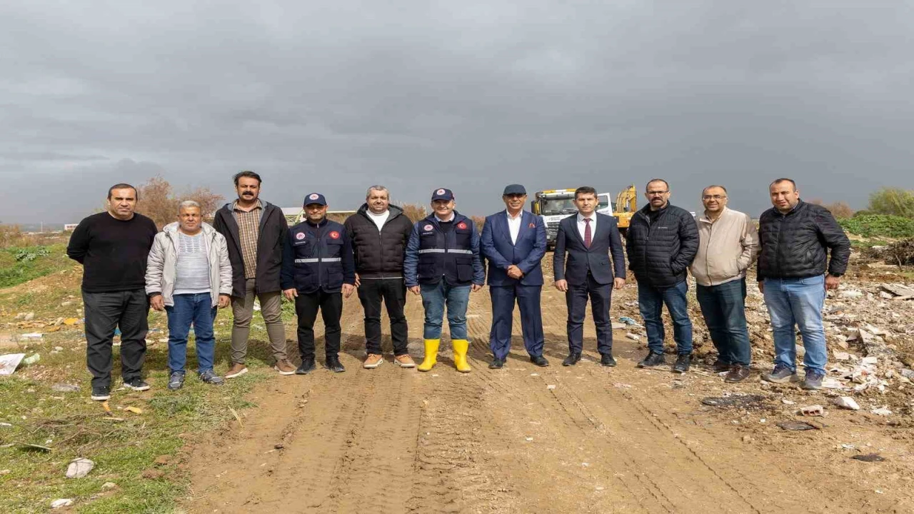 Manavgat Belediyesinden nehir ağzında temizlik çalışması