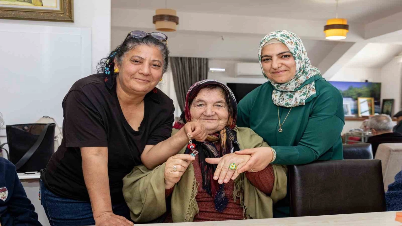 Manavgatta huzurevi sakinlerine yönelik el sanatları etkinliği düzenlendi