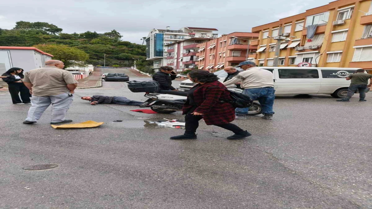 Manavgatta kamyonetle çarpışan motosikletin sürücüsü yaralandı