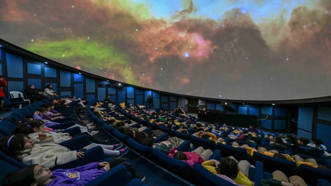 Mercan Bilim Merkezi planetaryumu çocukları evrenle buluşturuyor