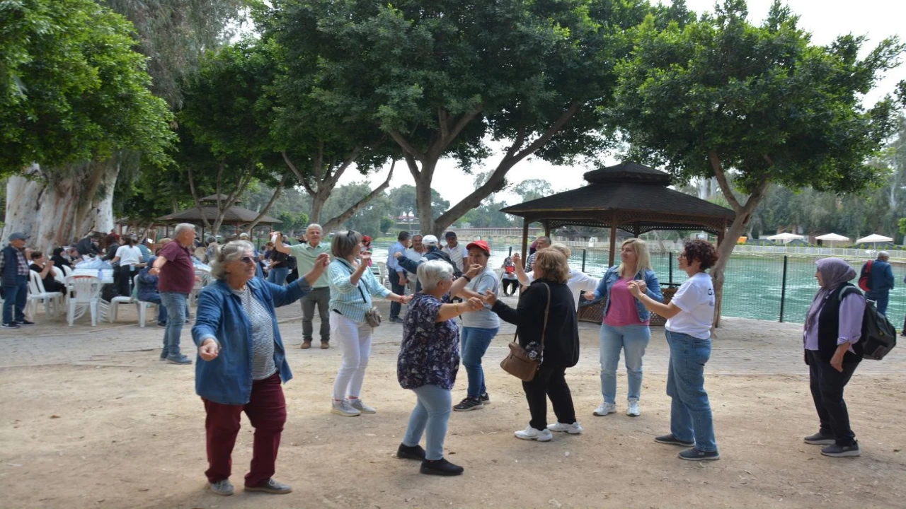 Mersin Büyükşehir Belediyesinden emeklilere doğa gezisi
