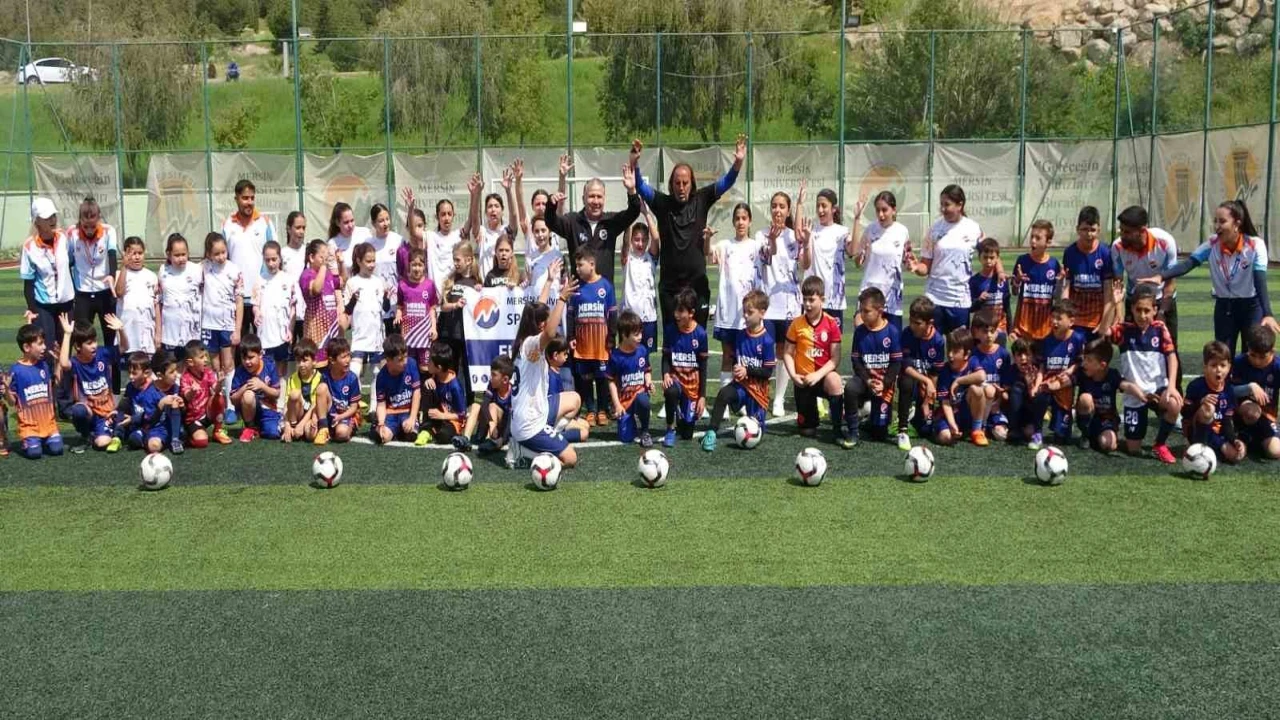 Mersin Üniversitesinde yüzlerce çocuk ve genç, dijital bağımlılıktan uzak sporla yetişiyor
