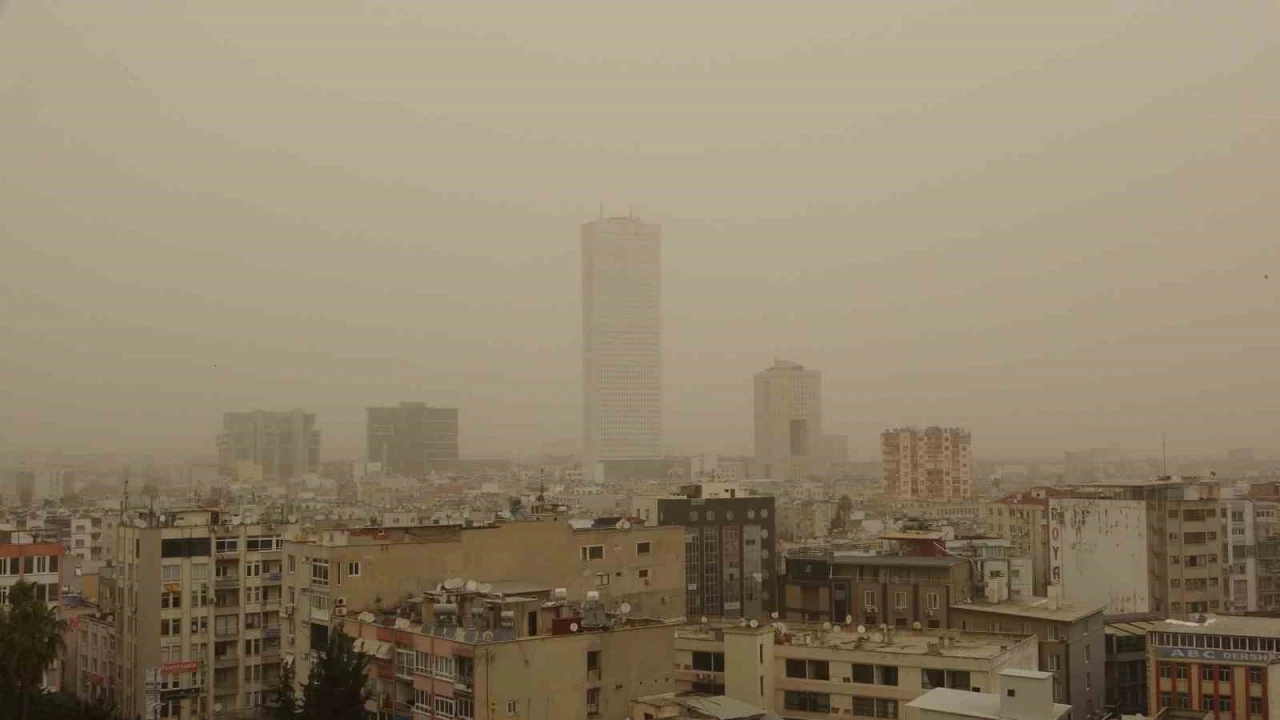 Mersin ve ilçelerinde toz taşınımı etkili oldu