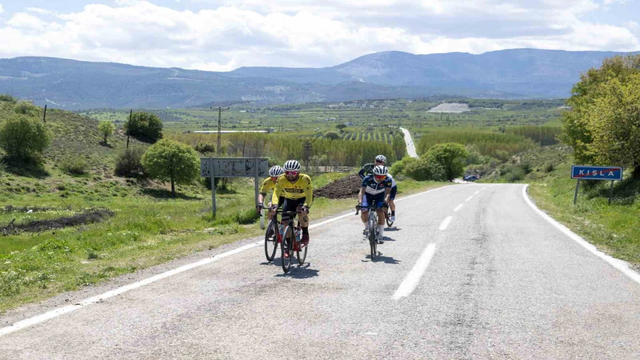 Mersinde 120 sporcu 126 kilometrelik etapta yarıştı