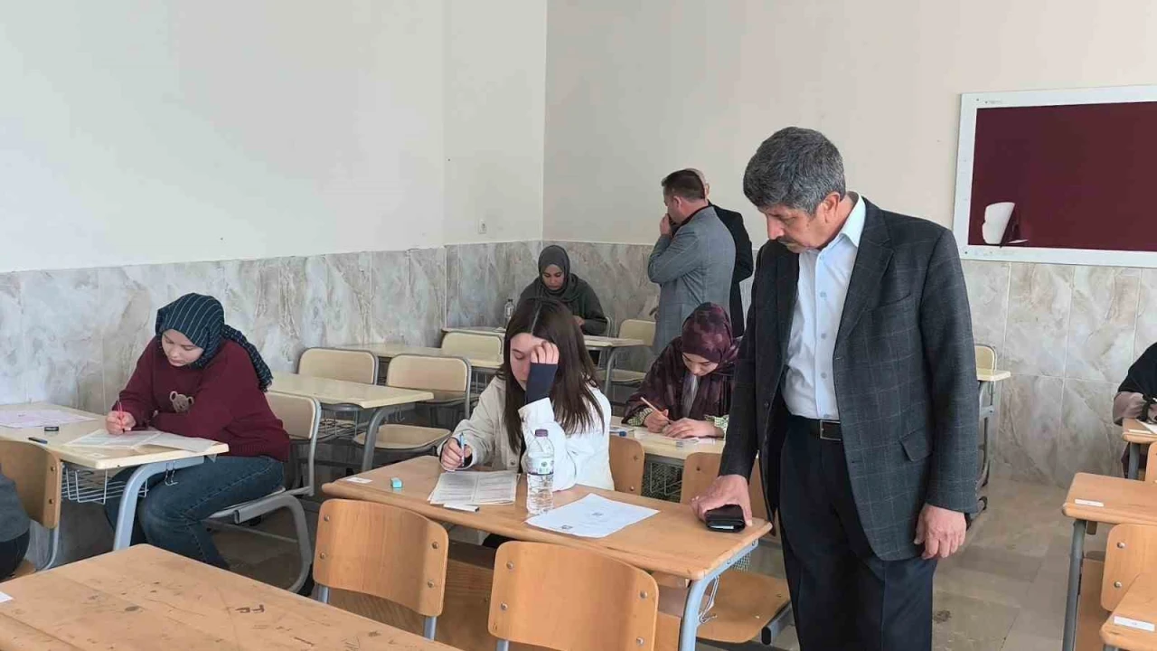 Mersinde gençler umre ödüllü bilgi yarışmasında buluştu