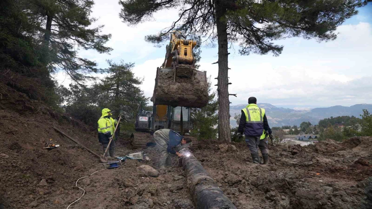 Mersinde heyelan bölgesinde hasar gören içme suyu hattı onarıldı
