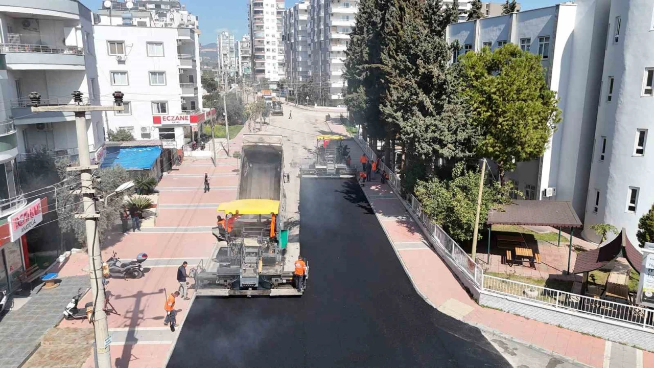 Mersinde yol yenileme çalışmaları sürüyor