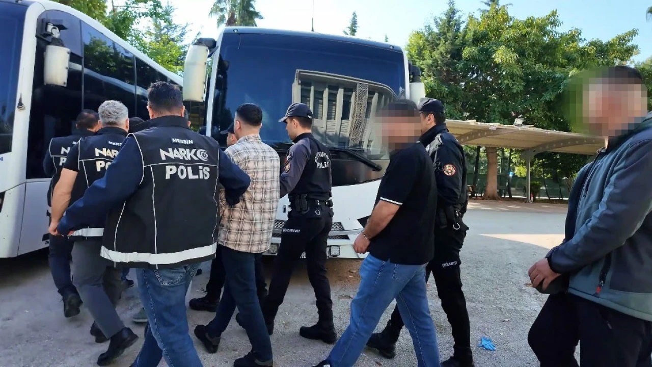 Mersinde zehir tacirlerine darbe: 13 gözaltı