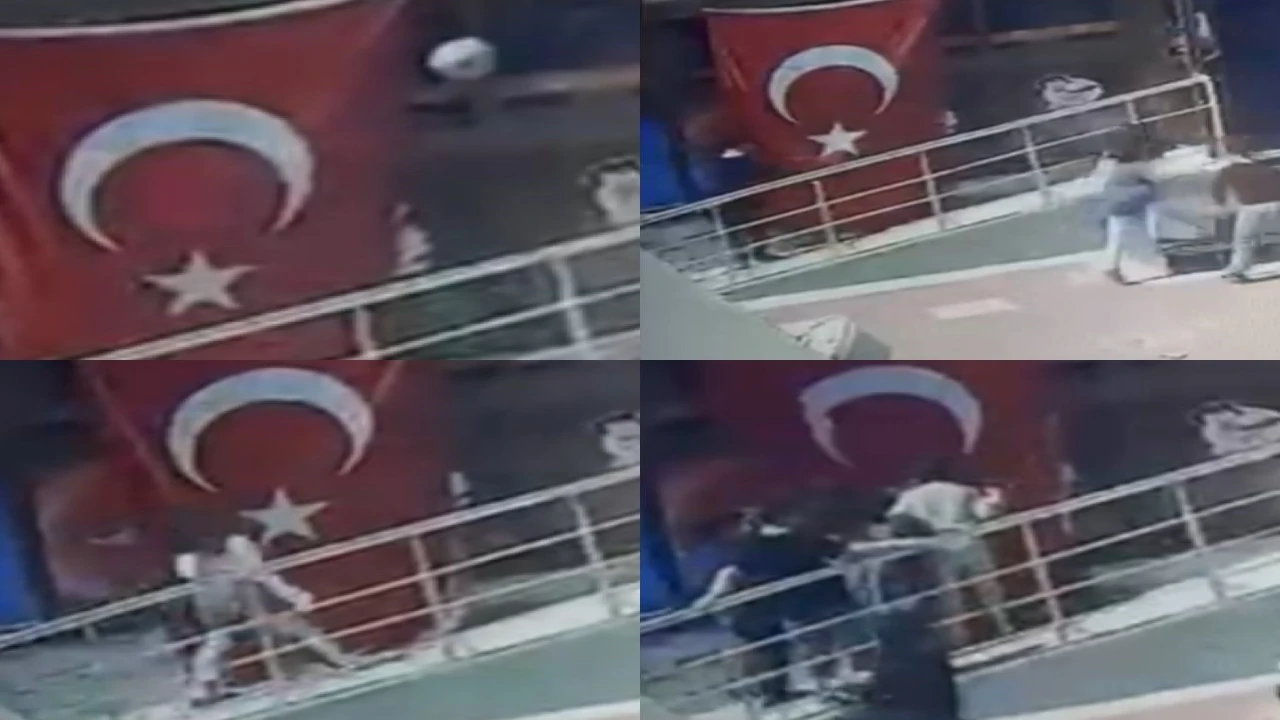 Minik öğrencilerin bayrak hassasiyeti: Topun çarptığı bayrağı öptüler