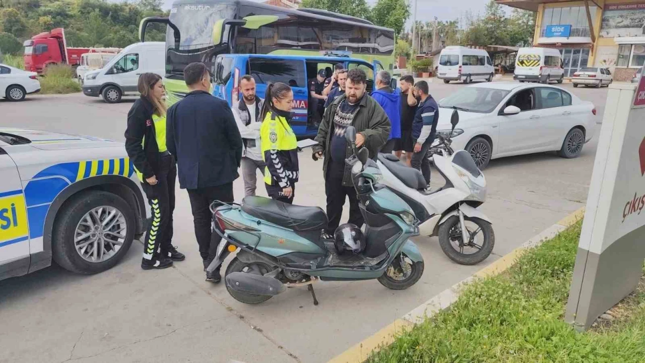 Motorlu bisiklet, motosiklete arkadan çarptı: 2 sürücü yaralandı