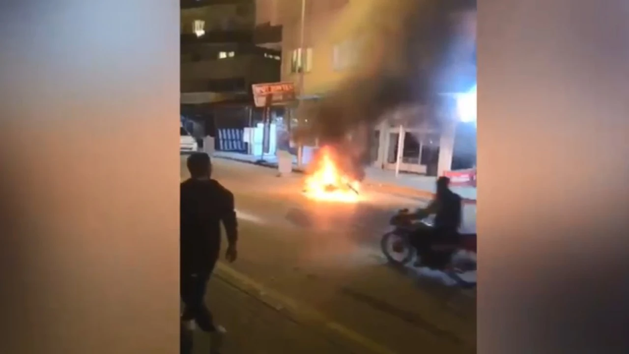 Motosiklet alev alev yandı