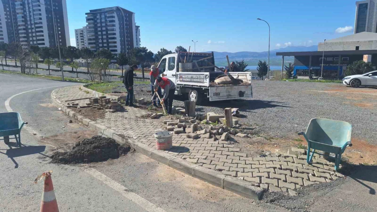 Onikişubat Belediyesinden 9 farklı mahallede eş zamanlı kaldırım ve yol çalışması