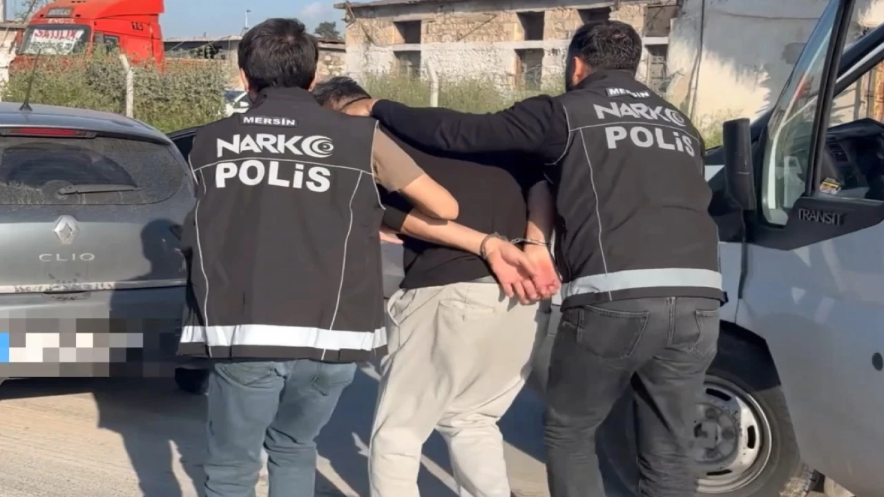 Operasyon anı kamerada: Mersinde 184 kilo 900 gram uyuşturucu ele geçirildi