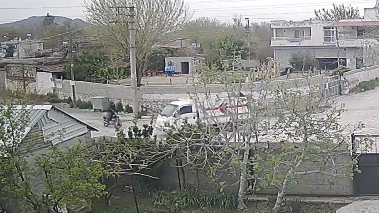 Osmaniyede kamyonetle çarpışan motosikletli hayatını kaybetti