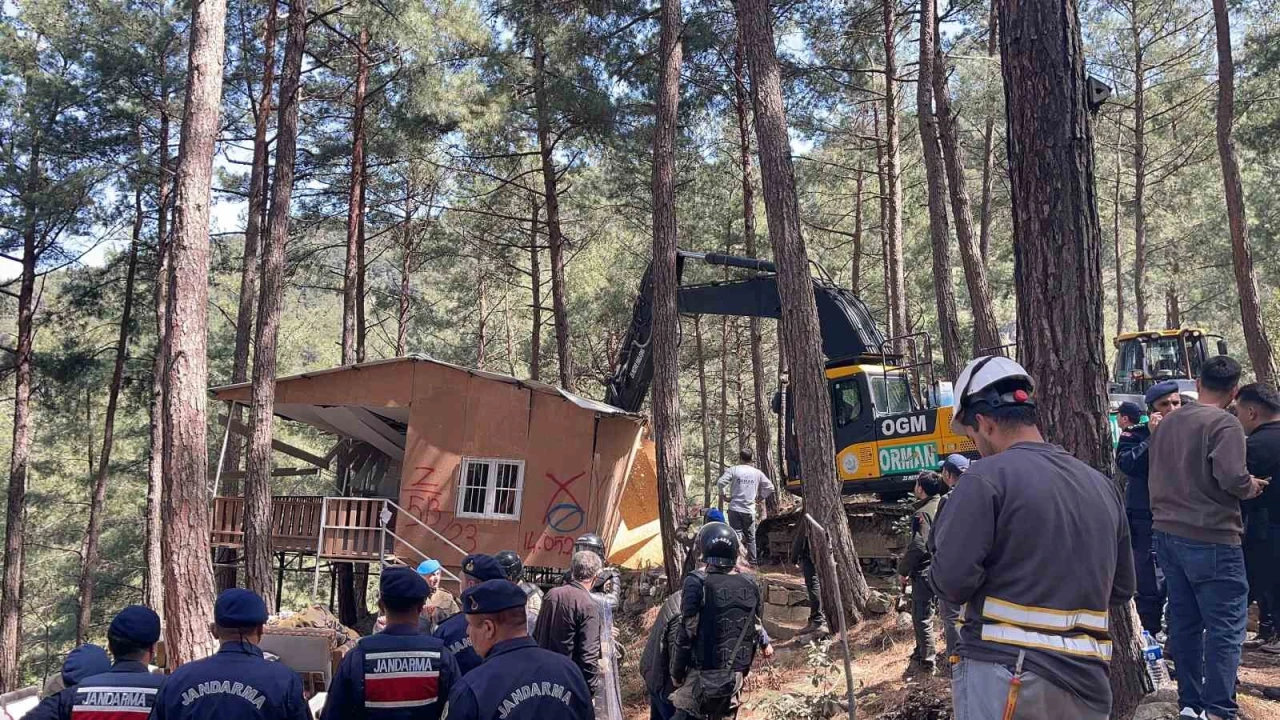 Osmaniyede mahkeme kararı sonrası 31 kaçak yayla evinin yıkımına başlandı