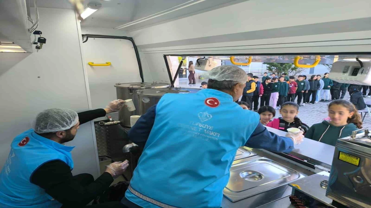 Osmaniyede öğrencilere sıcak çorba ikramı