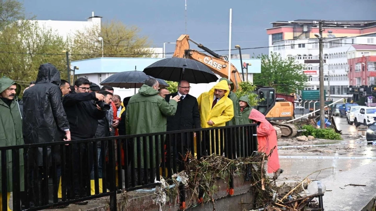 Osmaniyede sel alarmı: 251 araç, bin 93 personel görevde