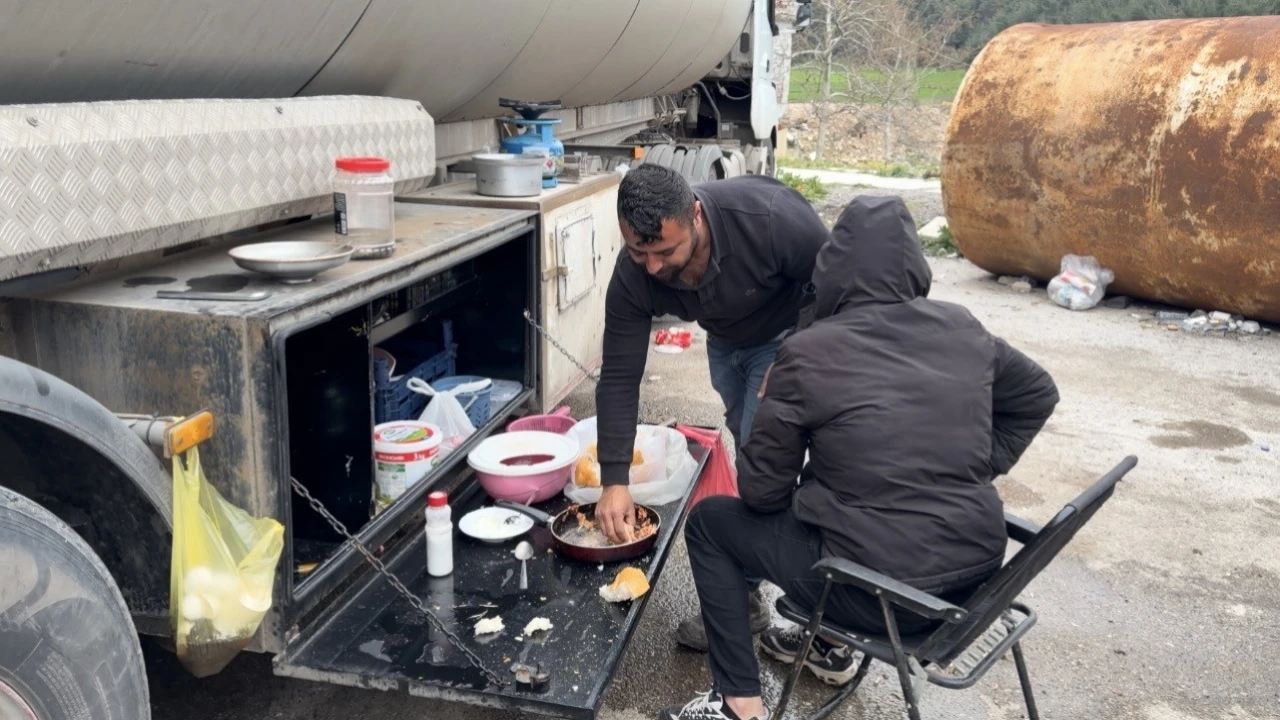 Osmaniyede şoförlerin zorlu nöbeti: 12 gündür yükler boşaltılmadı